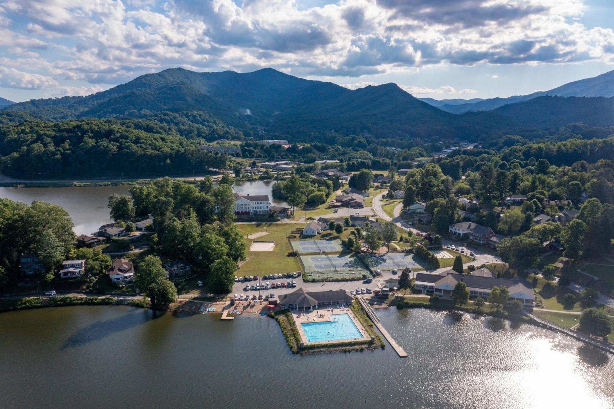 Апартаменты Campground Apts Lake Junaluska Номер фото